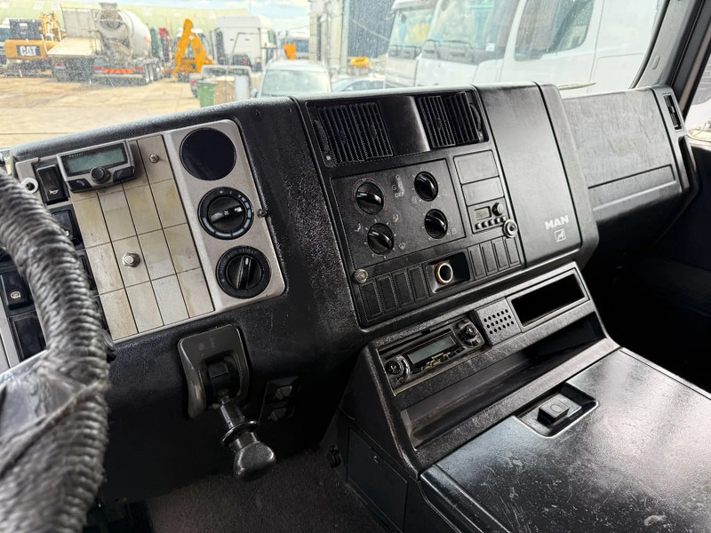 Tracteur routier MAN 19.403 4X2 Tractor-unit Spring/Air ZF Manual Gear Low cabine: photos 17