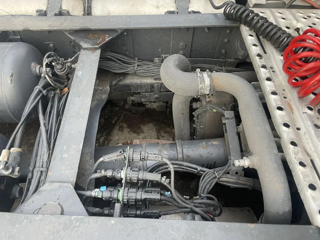 Scania R560 V8 4X2 Tractor-unit Retarder Euro5 - Tracteur routier: photos 5 Scania R560 V8 4X2 Tractor-unit Retarder Euro5 - Tracteur routier: photos 5