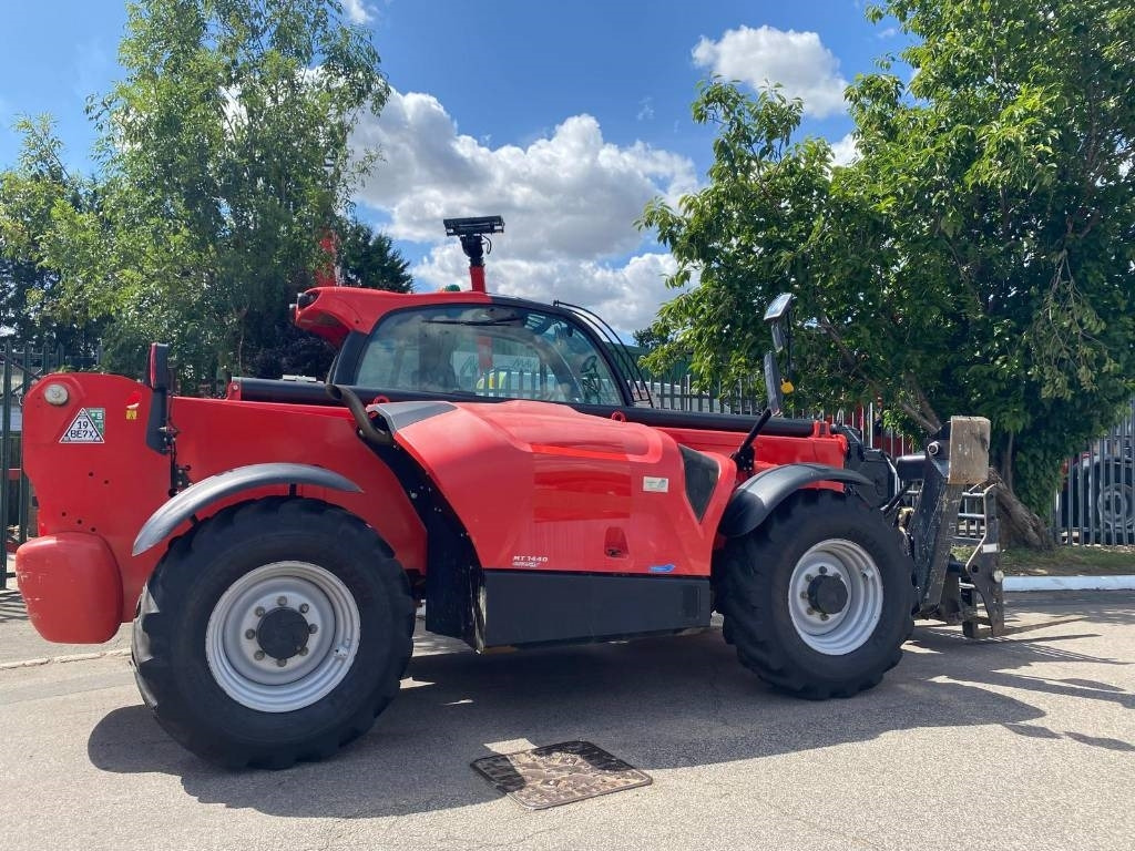 Manitou MT 1440 - Chariot télescopique: photos 1 Manitou MT 1440 - Chariot télescopique: photos 1