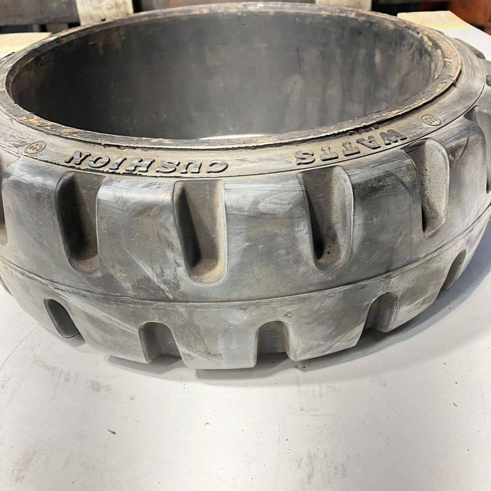 1X Watts 15x5x11 cushion tyre - Pneu pour Matériel de manutention: photos 2 1X Watts 15x5x11 cushion tyre - Pneu pour Matériel de manutention: photos 2