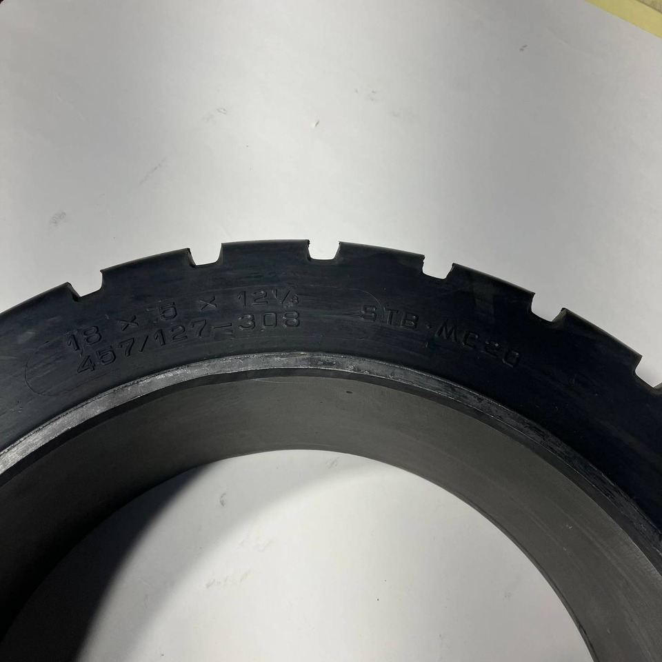 2X Conti 18x5x12 1/8 tyres - Pneu pour Matériel de manutention: photos 4 2X Conti 18x5x12 1/8 tyres - Pneu pour Matériel de manutention: photos 4