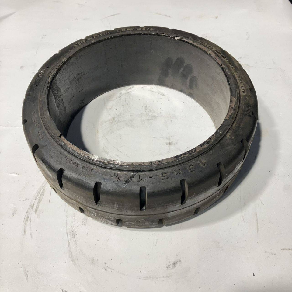 2X Watts 15x5x11 1/4 tyres - Pneu pour Matériel de manutention: photos 1 2X Watts 15x5x11 1/4 tyres - Pneu pour Matériel de manutention: photos 1