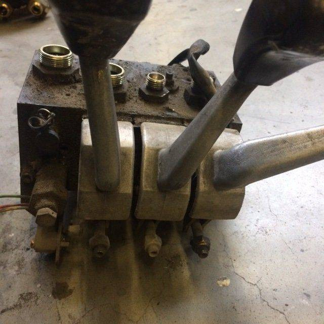 Hydraulic Control valve for Jungheinrich EFG DG 12.5/15B - Valve hydraulique pour Matériel de manutention: photos 3 Hydraulic Control valve for Jungheinrich EFG DG 12.5/15B - Valve hydraulique pour Matériel de manutention: photos 3