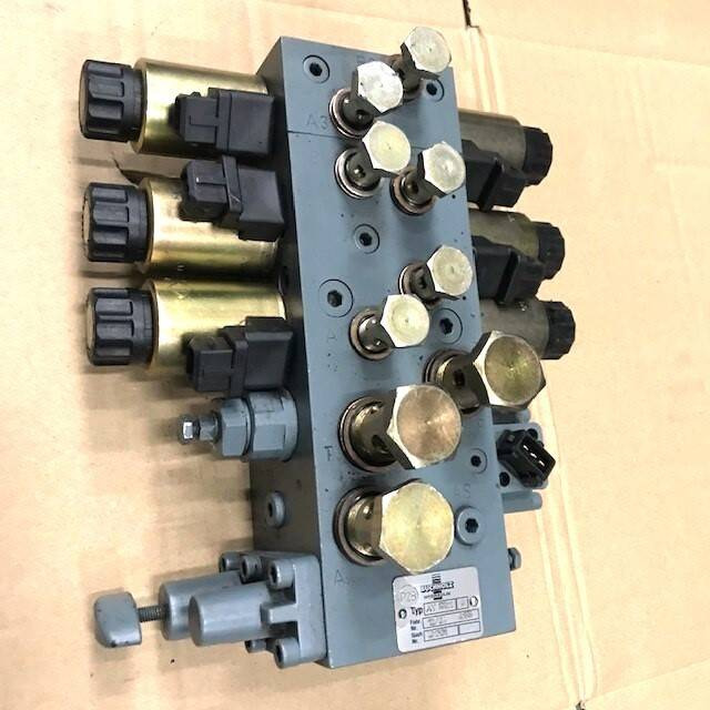 Hydraulic block for Caterpillar - Valve hydraulique pour Matériel de manutention: photos 3 Hydraulic block for Caterpillar - Valve hydraulique pour Matériel de manutention: photos 3
