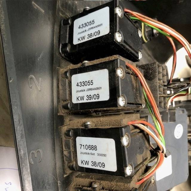 Joystick control panel for Still - Système électrique pour Matériel de manutention: photos 4 Joystick control panel for Still - Système électrique pour Matériel de manutention: photos 4