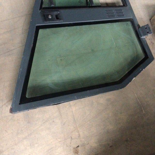 Left door /396/ - Portière et pièces pour Matériel de manutention: photos 2 Left door /396/ - Portière et pièces pour Matériel de manutention: photos 2