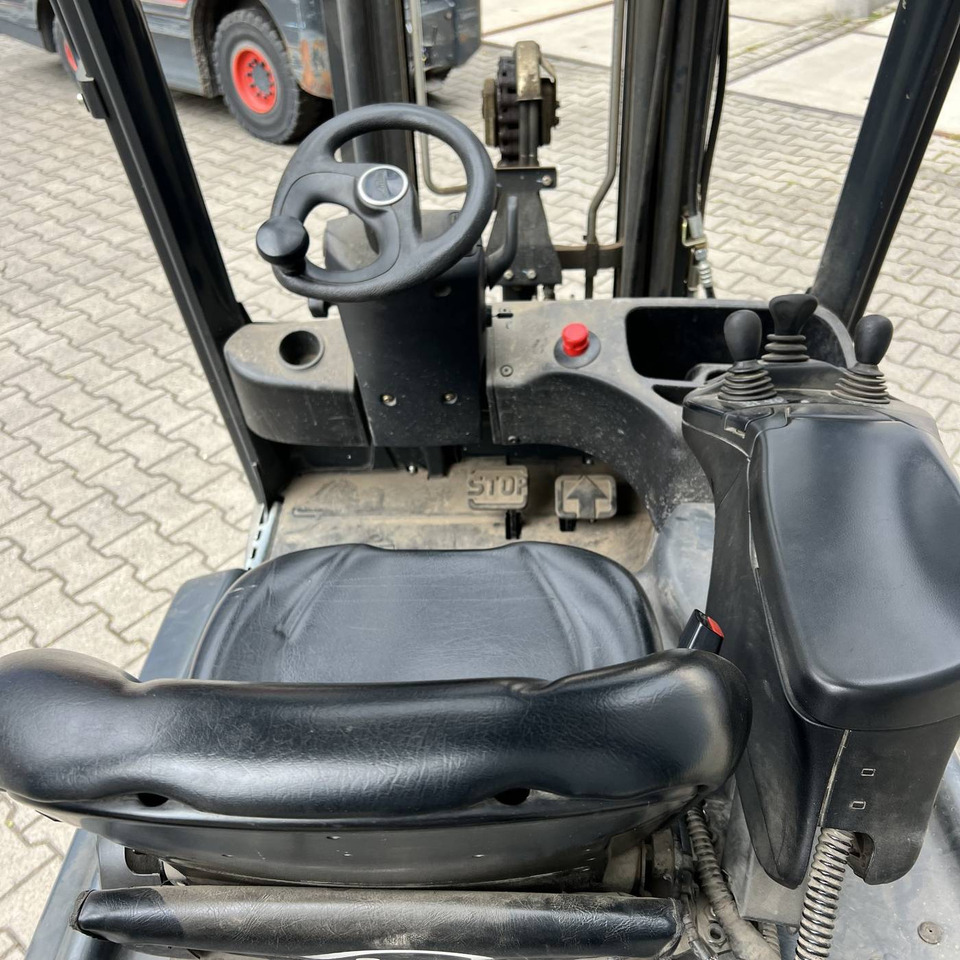 Linde E16L (386) - Chariot élévateur électrique: photos 4 Linde E16L (386) - Chariot élévateur électrique: photos 4