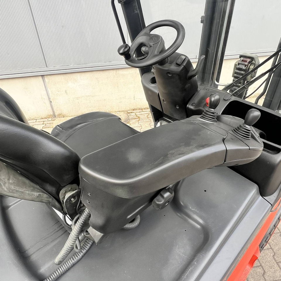 Linde E16PH (386-02) EVO - Chariot élévateur électrique: photos 5 Linde E16PH (386-02) EVO - Chariot élévateur électrique: photos 5