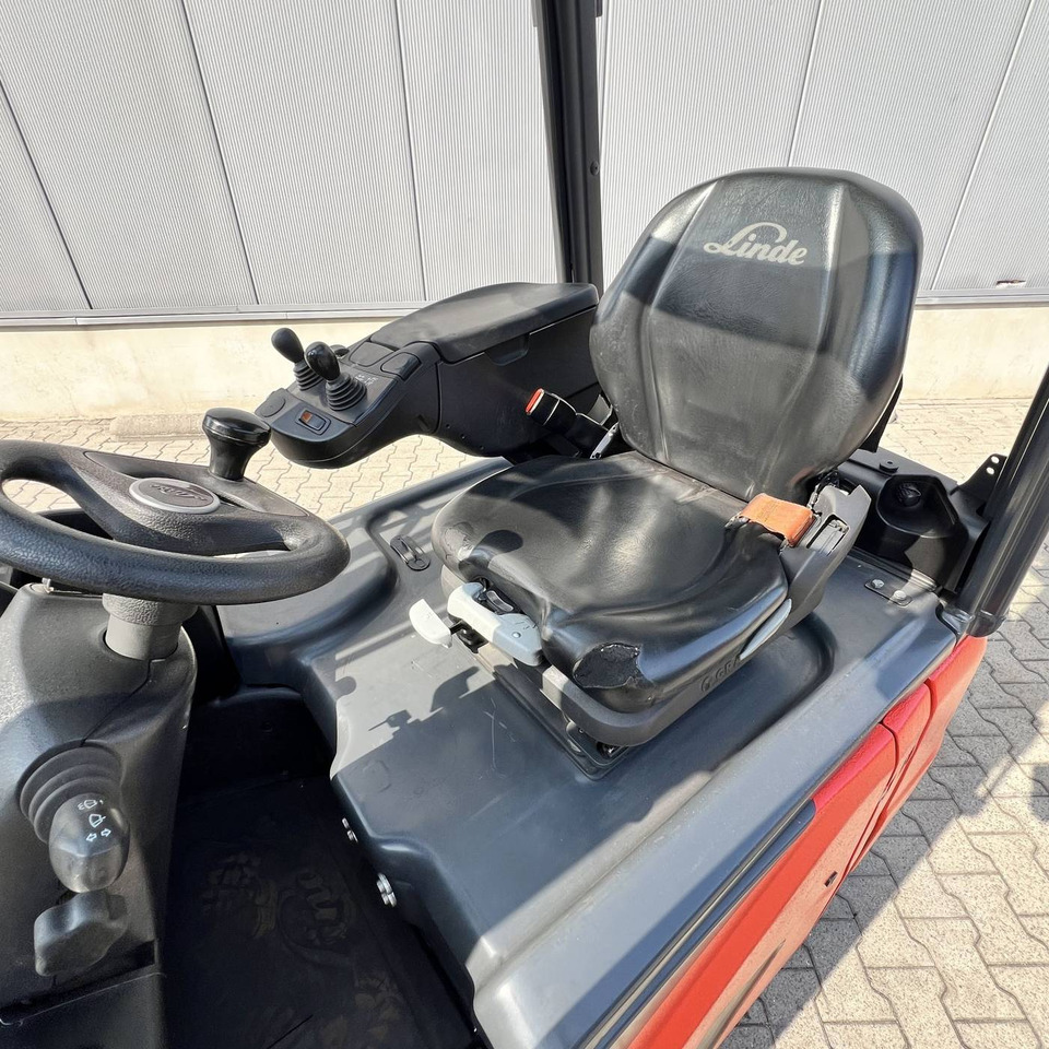 Linde E18P (386-02) EVO - Chariot élévateur électrique: photos 4 Linde E18P (386-02) EVO - Chariot élévateur électrique: photos 4