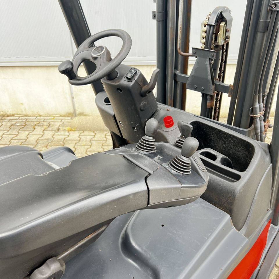 Linde E20L (386-02) EVO - Chariot élévateur électrique: photos 3 Linde E20L (386-02) EVO - Chariot élévateur électrique: photos 3