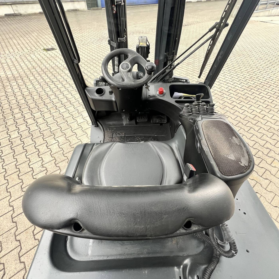 Linde E25L (387) - Chariot élévateur électrique: photos 5 Linde E25L (387) - Chariot élévateur électrique: photos 5