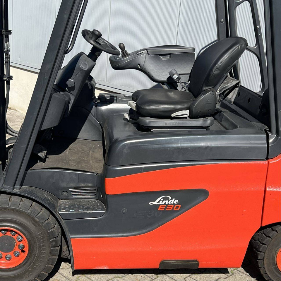 Linde E30 (387) - Chariot élévateur électrique: photos 4 Linde E30 (387) - Chariot élévateur électrique: photos 4