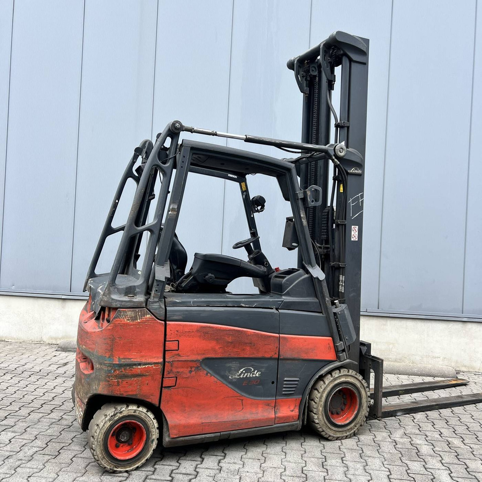 Linde E30/600H (387) - Chariot élévateur électrique: photos 2 Linde E30/600H (387) - Chariot élévateur électrique: photos 2