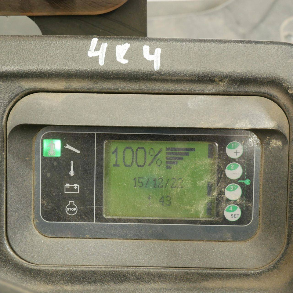 Linde P30C (1190) - Chariot tracteur: photos 3 Linde P30C (1190) - Chariot tracteur: photos 3