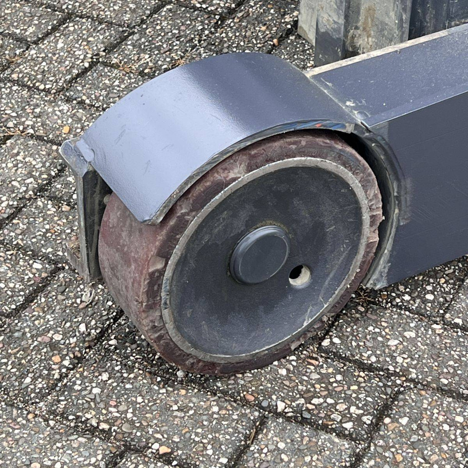 Chariot à mât rétractable Linde R14 HD (1120): photos 13 Chariot à mât rétractable Linde R14 HD (1120): photos 13