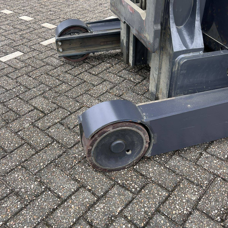 Chariot à mât rétractable Linde R14 HD (1120): photos 12 Chariot à mât rétractable Linde R14 HD (1120): photos 12