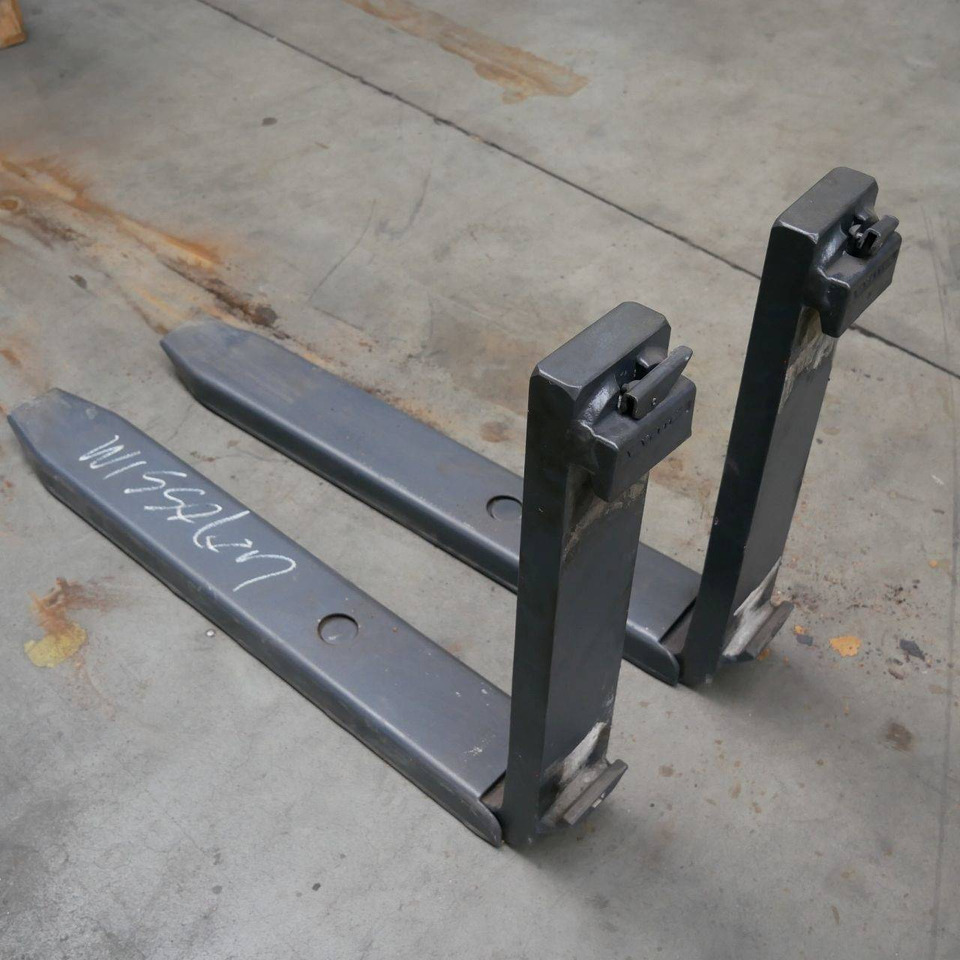 Manual Reachforks - Fourches: photos 1 Manual Reachforks - Fourches: photos 1