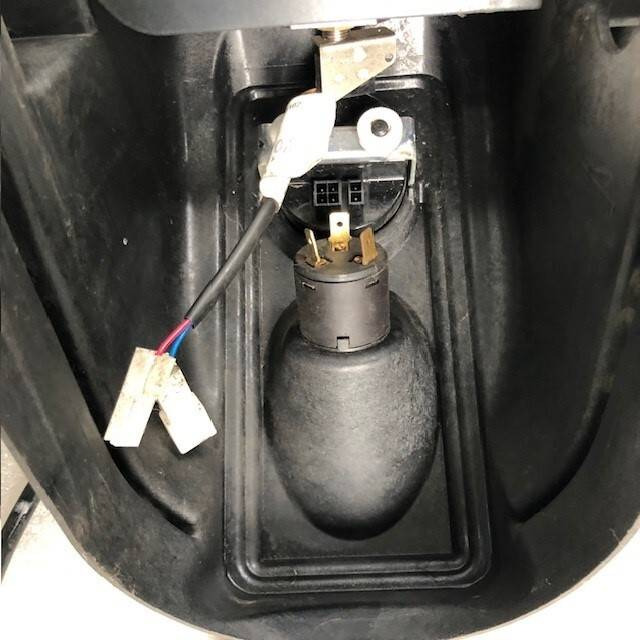 Support with key switch - Carrosserie et extérieur pour Matériel de manutention: photos 5 Support with key switch - Carrosserie et extérieur pour Matériel de manutention: photos 5