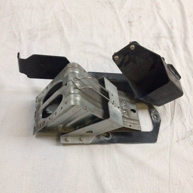 WHEEL CHOCK E36Z-76051 DIN76051 - Cabine et intérieur pour Matériel de manutention: photos 1 WHEEL CHOCK E36Z-76051 DIN76051 - Cabine et intérieur pour Matériel de manutention: photos 1