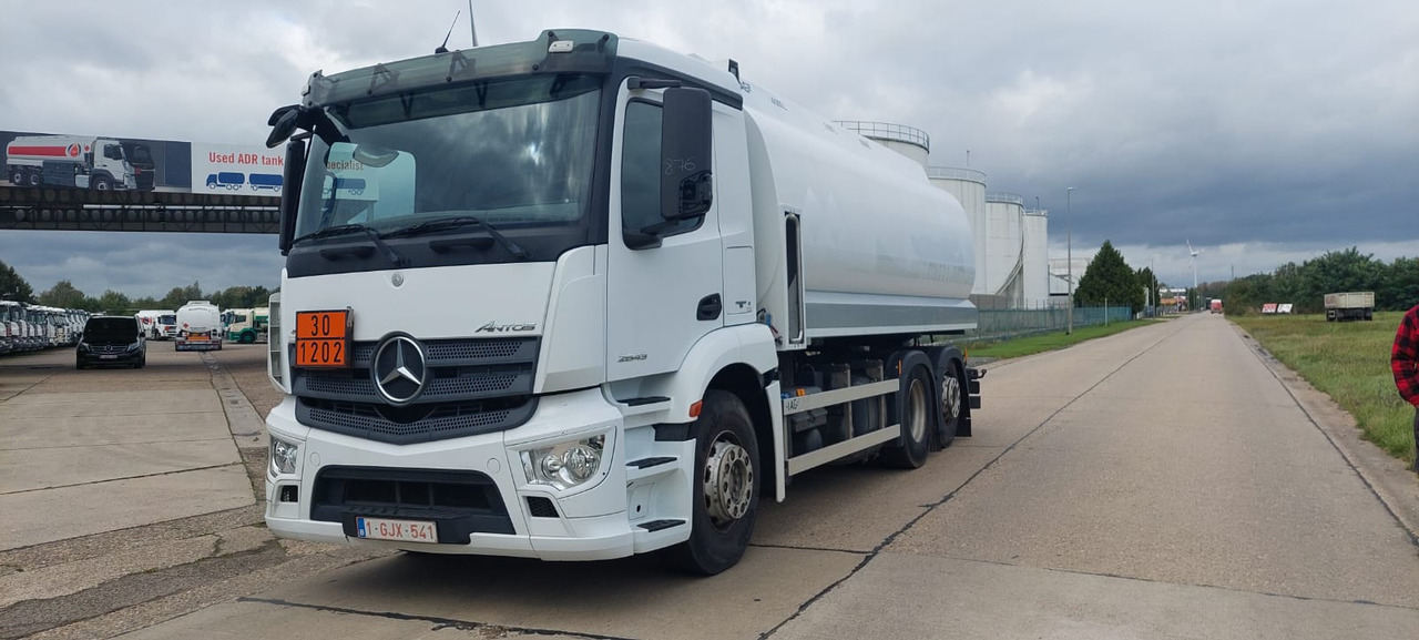 MERCEDES ANTOS - Camion citerne: photos 1 MERCEDES ANTOS - Camion citerne: photos 1