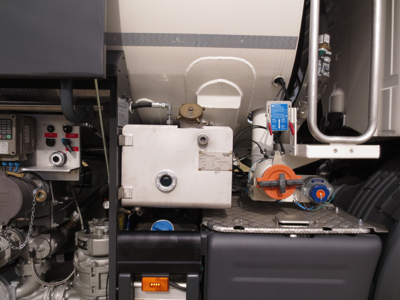 SCANIA G370 - Camion citerne: photos 2 SCANIA G370 - Camion citerne: photos 2