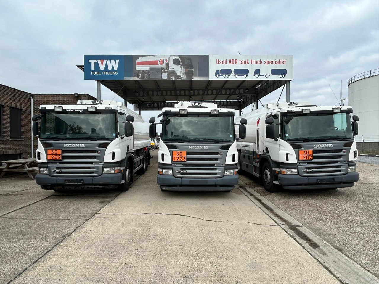SCANIA P320/P360 (lot of 3) - Camion citerne: photos 2 SCANIA P320/P360 (lot of 3) - Camion citerne: photos 2