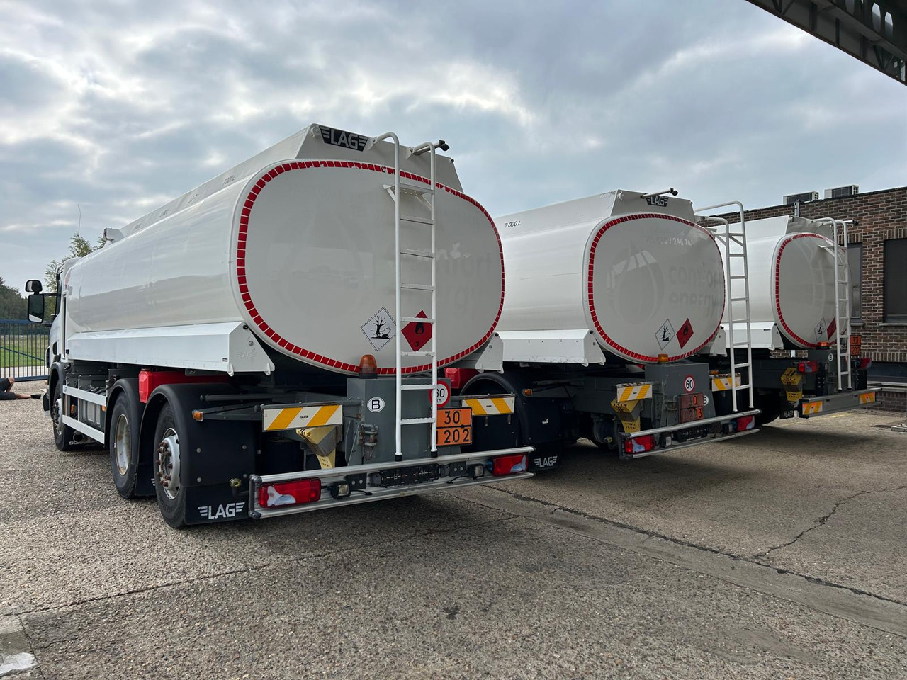 SCANIA P320/P360 (lot of 3) - Camion citerne: photos 4 SCANIA P320/P360 (lot of 3) - Camion citerne: photos 4