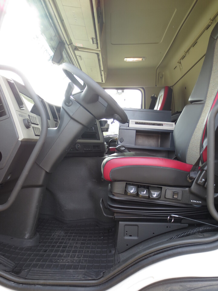 VOLVO FM - Camion citerne: photos 5 VOLVO FM - Camion citerne: photos 5