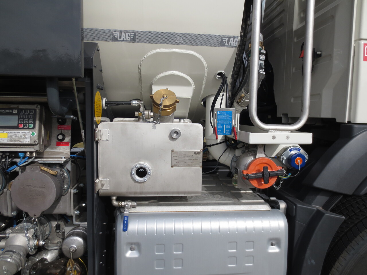 VOLVO FM - Camion citerne: photos 3 VOLVO FM - Camion citerne: photos 3