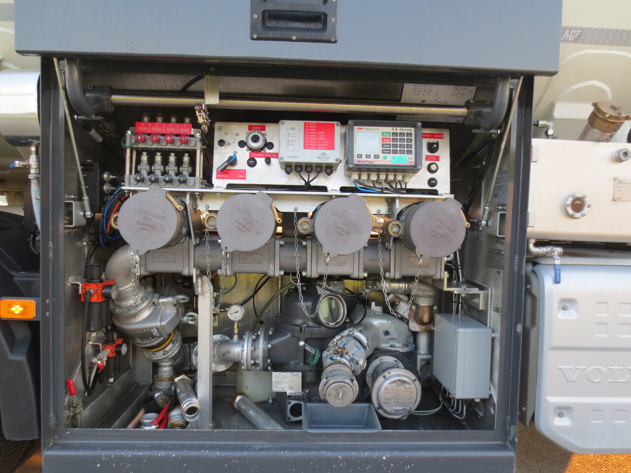 VOLVO FM - Camion citerne: photos 5 VOLVO FM - Camion citerne: photos 5