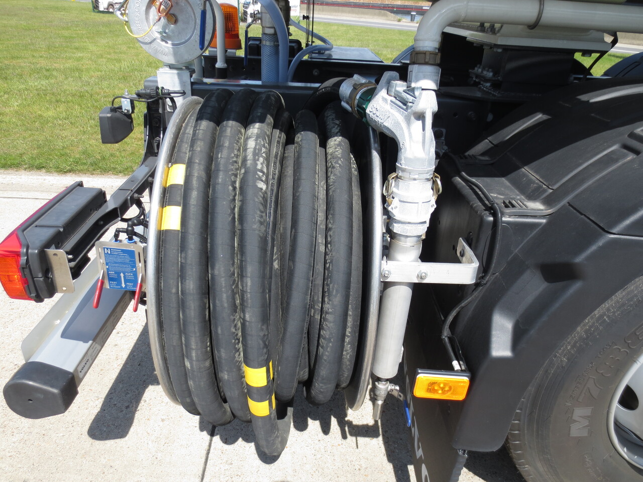 VOLVO FM - Camion citerne: photos 3 VOLVO FM - Camion citerne: photos 3