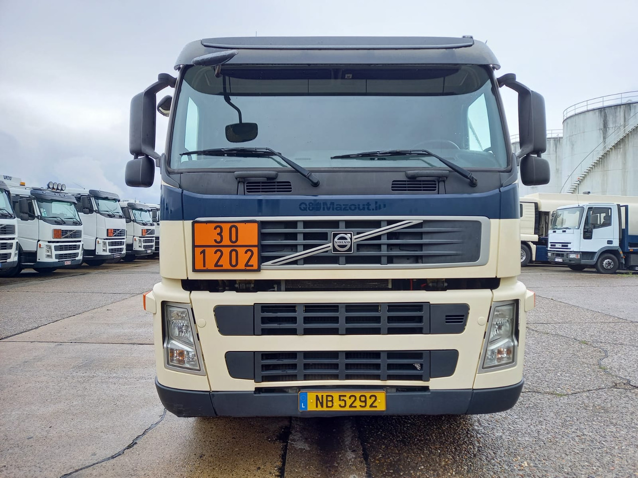 VOLVO FM (lot of 3) - Camion citerne: photos 2 VOLVO FM (lot of 3) - Camion citerne: photos 2