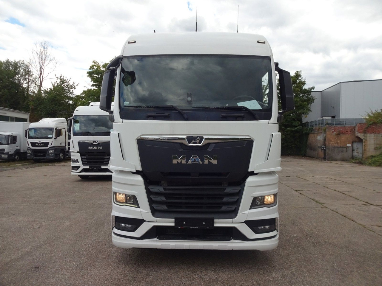 MAN TGX 18.470, XLX, ACC, Intarder, 2 x Tanks - Tracteur routier: photos 3 MAN TGX 18.470, XLX, ACC, Intarder, 2 x Tanks - Tracteur routier: photos 3