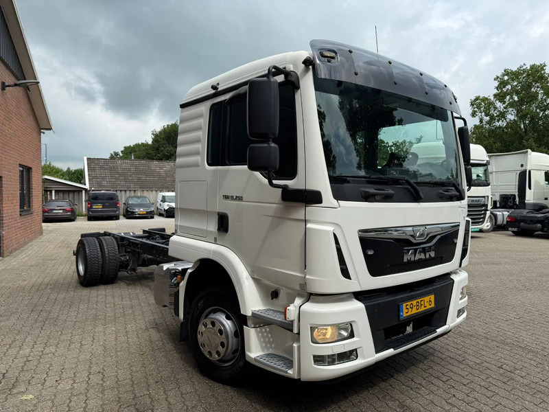 MAN TGM TGM 15.250 4X2 Chassis, Airco, 526.460 KM, Slaapcabine - Châssis cabine: photos 4 MAN TGM TGM 15.250 4X2 Chassis, Airco, 526.460 KM, Slaapcabine - Châssis cabine: photos 4