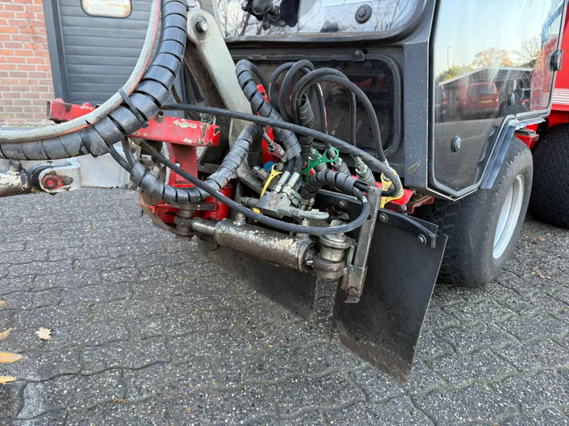 Nimos DM-Trac 205 OKB-70- Onkruidborstelmachine Werktuigendrager 4X Hydraulische functie - Balayeuse industrielle: photos 5 Nimos DM-Trac 205 OKB-70- Onkruidborstelmachine Werktuigendrager 4X Hydraulische functie - Balayeuse industrielle: photos 5