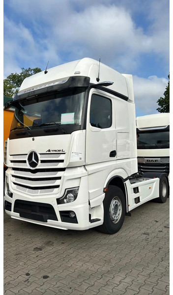 Mercedes-Benz Actros 1845 L Gigaspace 2x tank Standairco 5x available 20-12-2025 - Tracteur routier: photos 1 Mercedes-Benz Actros 1845 L Gigaspace 2x tank Standairco 5x available 20-12-2025 - Tracteur routier: photos 1