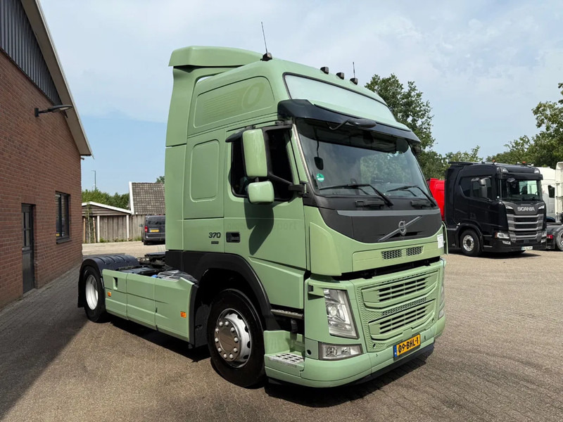 Volvo FM 370 Globetrotter XL Xenon Side skirts NL Truck - Tracteur routier: photos 2 Volvo FM 370 Globetrotter XL Xenon Side skirts NL Truck - Tracteur routier: photos 2