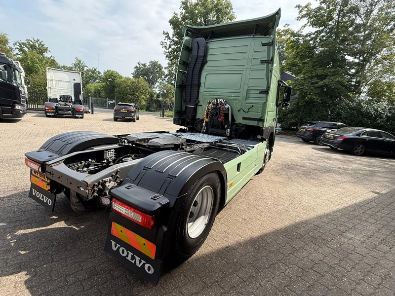 Volvo FM 370 Globetrotter XL Xenon Side skirts NL Truck - Tracteur routier: photos 4 Volvo FM 370 Globetrotter XL Xenon Side skirts NL Truck - Tracteur routier: photos 4