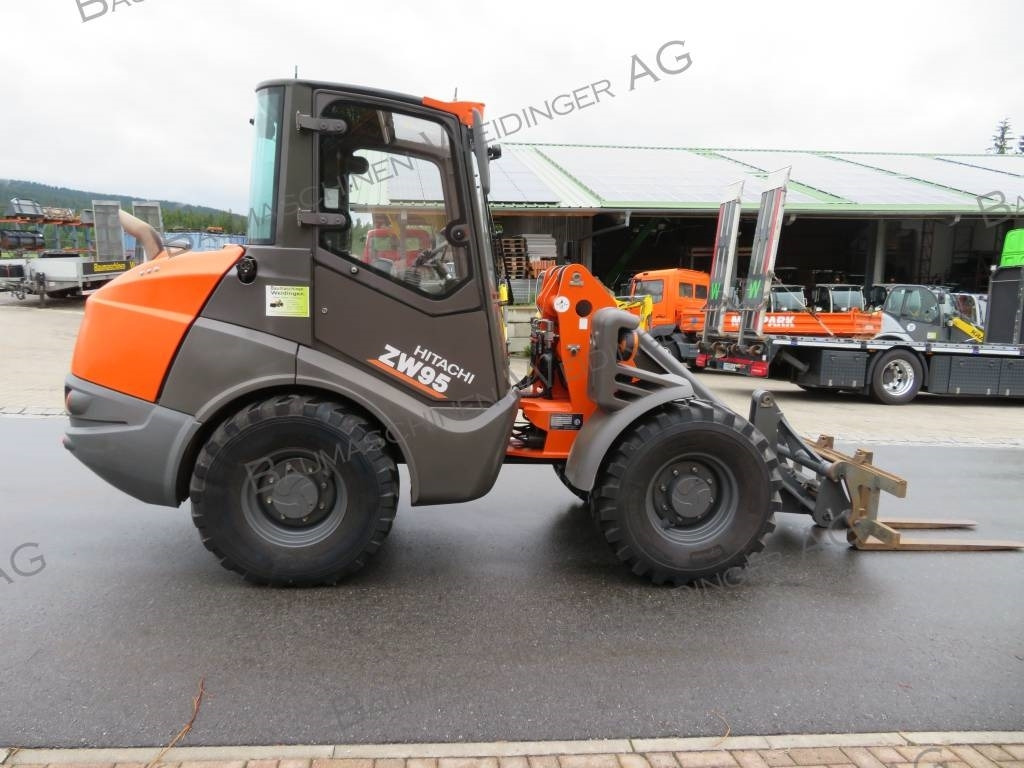 Chargeuse sur pneus Hitachi ZW 95: photos 7 Chargeuse sur pneus Hitachi ZW 95: photos 7