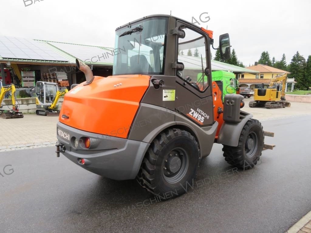Chargeuse sur pneus Hitachi ZW 95: photos 6 Chargeuse sur pneus Hitachi ZW 95: photos 6