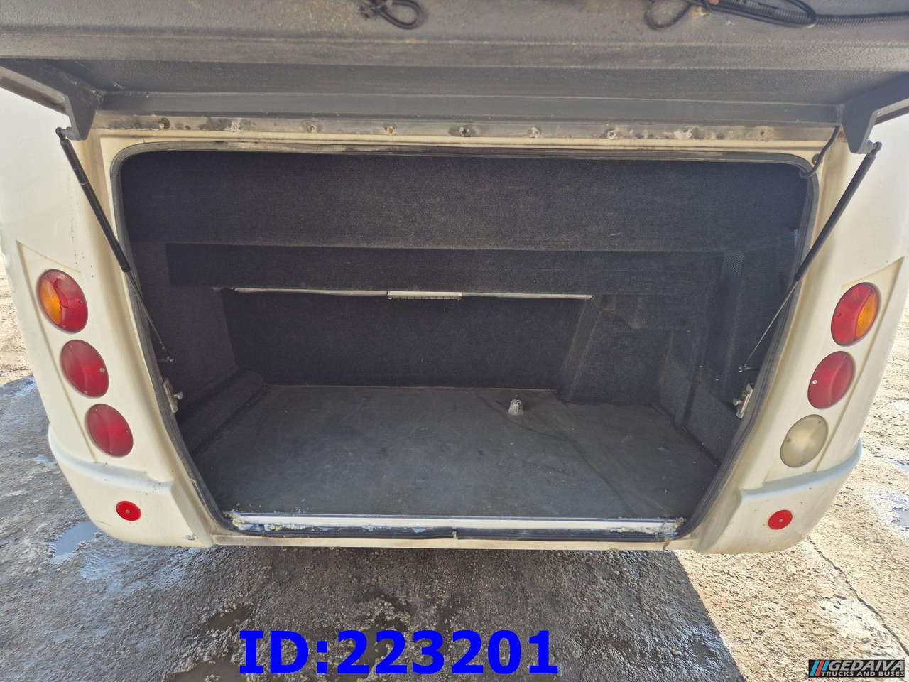IVECO Wing 25-seater (Engine problem) - Autocar: photos 5 IVECO Wing 25-seater (Engine problem) - Autocar: photos 5
