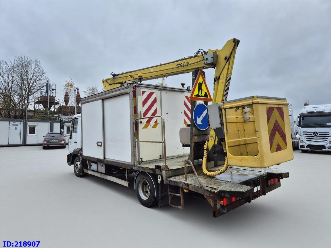 MAN LE 220C + Sky King 179TV - Camion avec nacelle, Véhicule de voirie/ Spécial: photos 5 MAN LE 220C + Sky King 179TV - Camion avec nacelle, Véhicule de voirie/ Spécial: photos 5