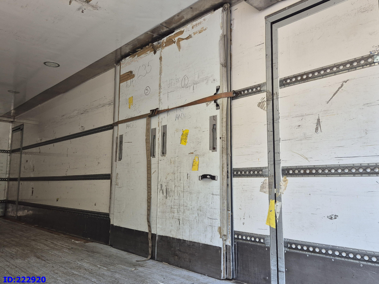 Camion frigorifique MERCEDES-BENZ Axor 1829 Manual + Tail lift: photos 11 Camion frigorifique MERCEDES-BENZ Axor 1829 Manual + Tail lift: photos 11