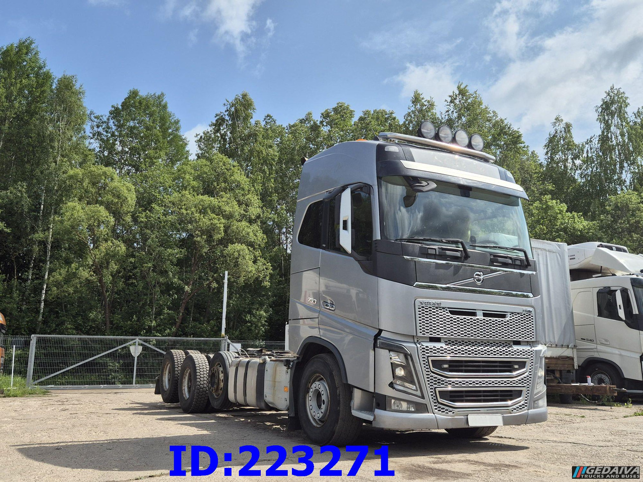 VOLVO FH16 750HP 8x4 (Steering axle / 2 axles lifting) - Camion grumier: photos 3 VOLVO FH16 750HP 8x4 (Steering axle / 2 axles lifting) - Camion grumier: photos 3