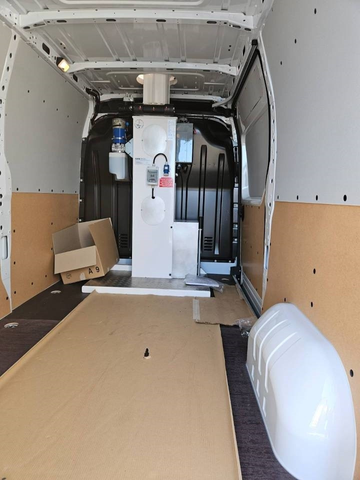 CTE VAN FT 121 - Camion avec nacelle: photos 4 CTE VAN FT 121 - Camion avec nacelle: photos 4