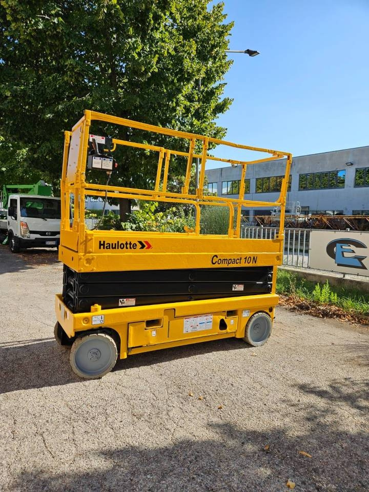 Haulotte Compact 10 N - Nacelle ciseaux: photos 1 Haulotte Compact 10 N - Nacelle ciseaux: photos 1