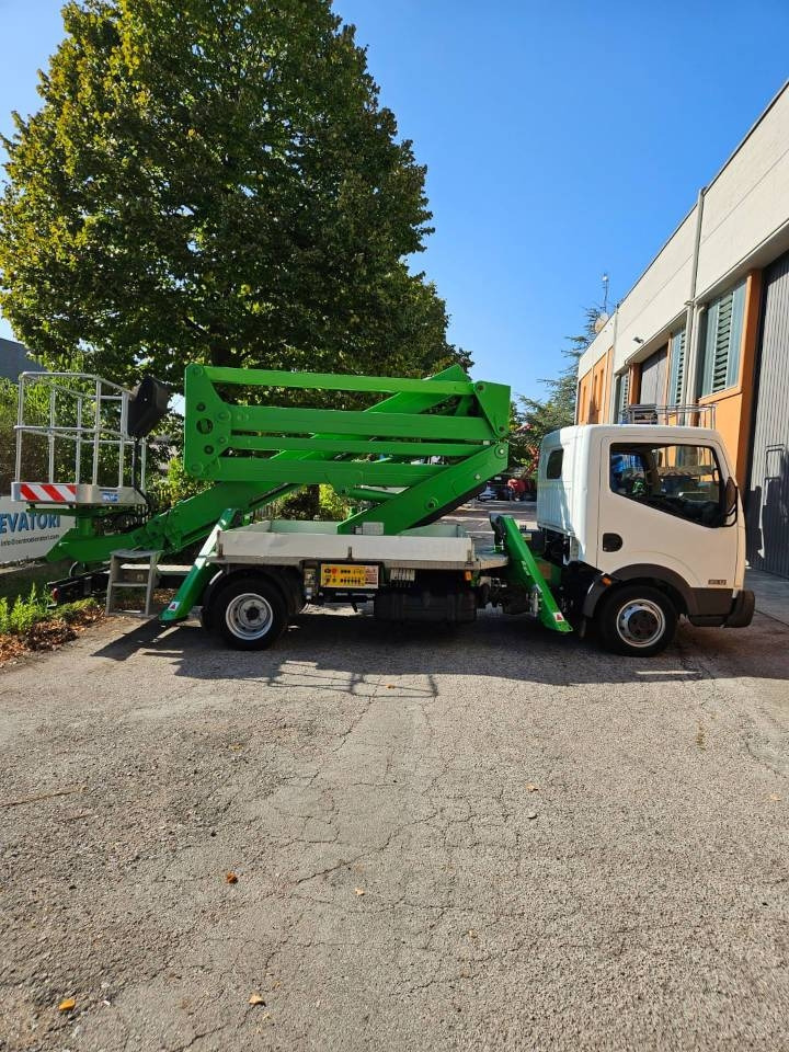 Isoli PNT 205 - Camion avec nacelle: photos 1 Isoli PNT 205 - Camion avec nacelle: photos 1