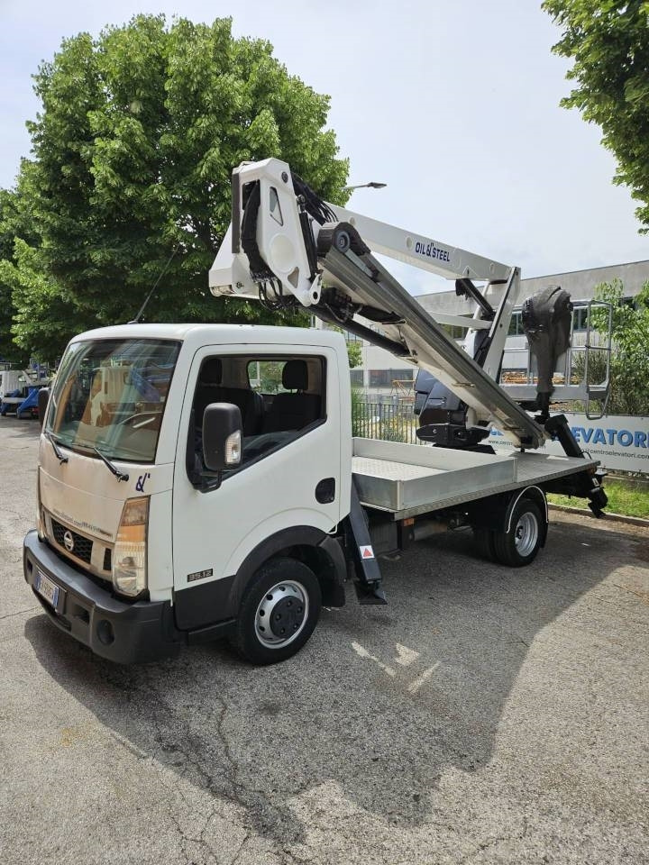 Oil & Steel Snake 21.12 - Camion avec nacelle: photos 1 Oil & Steel Snake 21.12 - Camion avec nacelle: photos 1