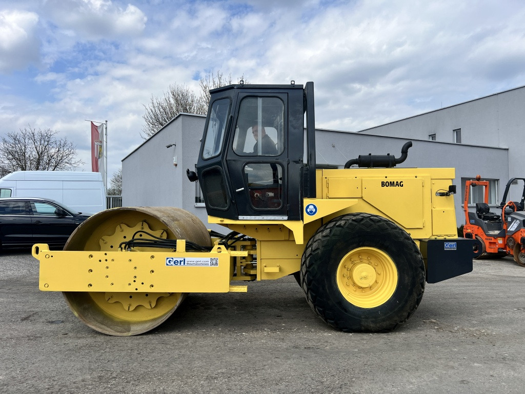 JCB Vibromax W 1402 D (111489) - Compacteur à pieds de mouton/ Monocylindre: photos 2 JCB Vibromax W 1402 D (111489) - Compacteur à pieds de mouton/ Monocylindre: photos 2