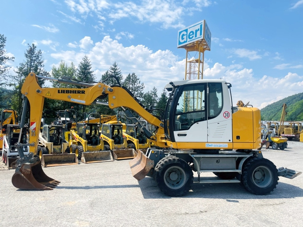 Liebherr A910 Compact (4025) - Pelle sur pneus: photos 1 Liebherr A910 Compact (4025) - Pelle sur pneus: photos 1